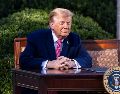 Trump, que en las últimas semanas ha intensificado sus críticas a Zelenski y ha pedido su relevo como presidente de Ucrania, acusó al mandatario ucraniano de "no estar ayudando mucho" a poner fin al conflicto. EFE/J. Scalzo