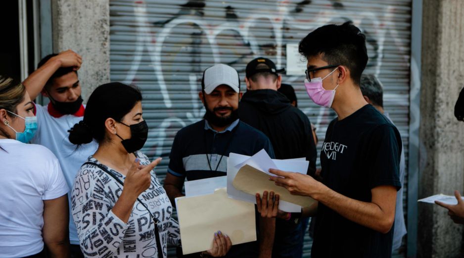 Estos estudiantes de nivel medio superior inscritos en la Beca Benito Juárez reciben su pago este 20 de octubre. EL INFORMADOR/ARCHIVO