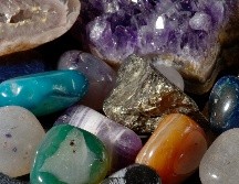 Las piedras natales llevan consigo un simbolismo único que puede reflejar las fortalezas y aspiraciones de cada persona. UNSPLASH