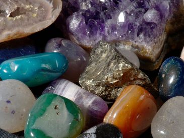 Las piedras natales llevan consigo un simbolismo único que puede reflejar las fortalezas y aspiraciones de cada persona. UNSPLASH