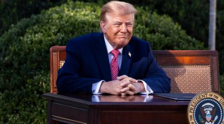 La propuesta no es nueva; a principios de septiembre, Trump compartió una imagen del contorno de Nuevo México en la que aparecía la palabra “México” tachada en rojo y sustituida por “América”. EFE/J. LO SCALZO