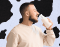 La decisión de beber leche en la adultez responde más al gusto personal que a una necesidad biológica estricta. ESPECIAL / CANVA