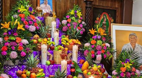 Visitar los mercados tradicionales antes y durante el Día de Muertos en busca de los elementos para el altar impulsa la economía local. SUN / ARCHIVO