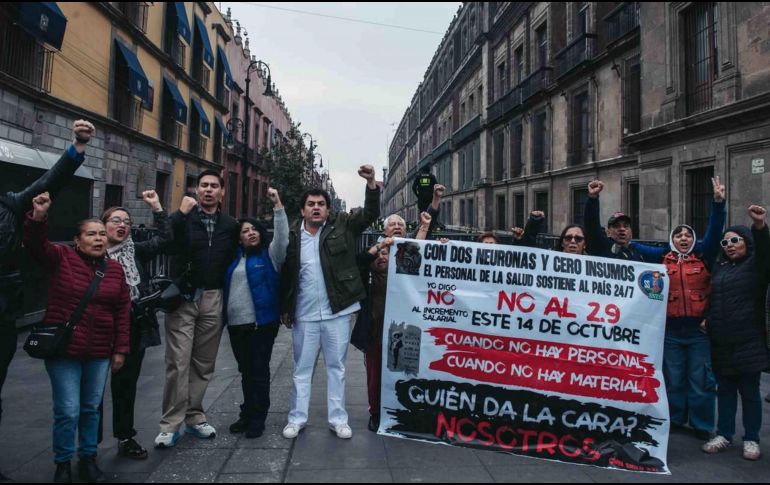 Inconformes aseguran que el aumento del salario que exigen podría ayudar a solucionar el problema de la falta de especialistas en el IMSS. SUN / Y. Osnaya