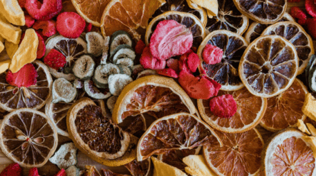 Aunque los productos lácteos son la fuente tradicional de calcio, este mineral esencial puede obtenerse de manera efectiva a través de alimentos de origen vegetal. PIXABAY