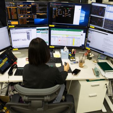 Al interior del mercado mexicano destacaron las ganancias de las emisoras Grupo Aeroportuario del Pacífico, del Sureste, del Centro, Alpek y Arca Continental. EFE/J. Heon-Kyun