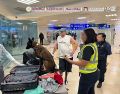 El aseguramiento se concretó tras identificar irregularidades en la estructura de la maleta. X/AduanasMx