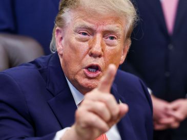 Donald Trump se ha encarado en varias ocasiones con periodistas, especialmente con reporteras, durante su segundo mandato presidencial. EFE/J. Lo Scalzo