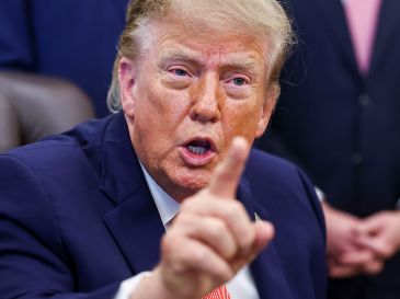 Donald Trump se ha encarado en varias ocasiones con periodistas, especialmente con reporteras, durante su segundo mandato presidencial. EFE/J. Lo Scalzo