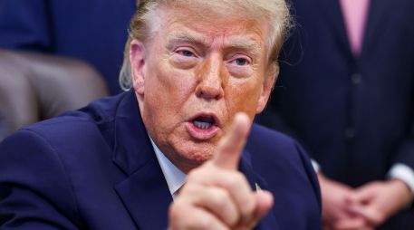 Donald Trump se ha encarado en varias ocasiones con periodistas, especialmente con reporteras, durante su segundo mandato presidencial. EFE/J. Lo Scalzo