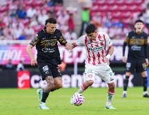 Chivas venció 1-0 al Necaxa con un autogol de Agustín Oliveros al minuto 77 y puso fin a una racha de partidos sin ganar. IMAGO7.