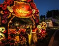 Entre música, luces y figuras monumentales, familias enteras recorren un mundo donde los muertos regresan para celebrar junto a los vivos. EL INFORMADOR/A. Navarro