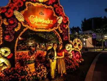 Entre música, luces y figuras monumentales, familias enteras recorren un mundo donde los muertos regresan para celebrar junto a los vivos. EL INFORMADOR/A. Navarro