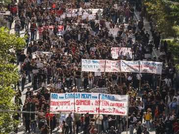 Se están llevando a cabo protestas educativas a nivel nacional en muchas ciudades de Grecia, con la participación de alumnos de escuelas, estudiantes universitarios, maestros y trabajadores del sector público. EFE/G. Vitsaras