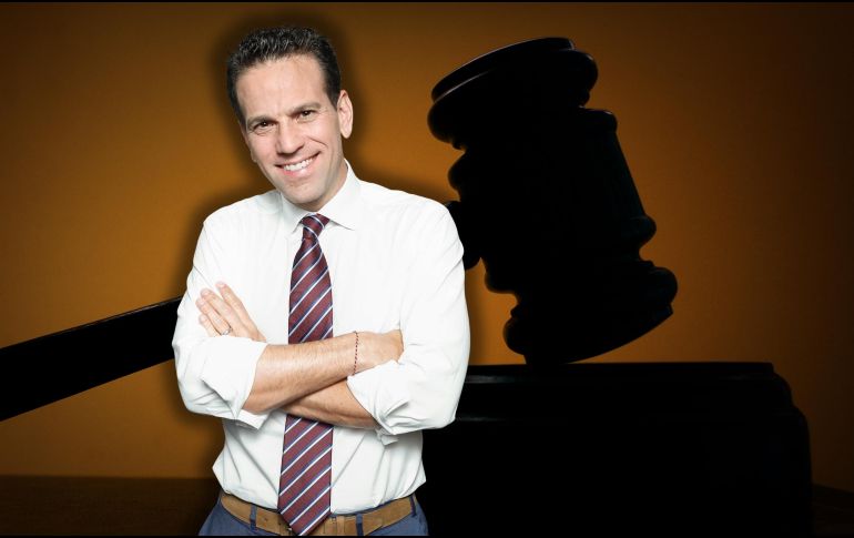 Carlos Loret de Mola plantea que en los gobiernos de la 4T existe una regla no escrita en la que los responsables de menor jerarquía enfrentan procesos penales, mientras que sus superiores quedan al margen de las consecuencias judiciales. ESPECIAL / SUN y CANVA