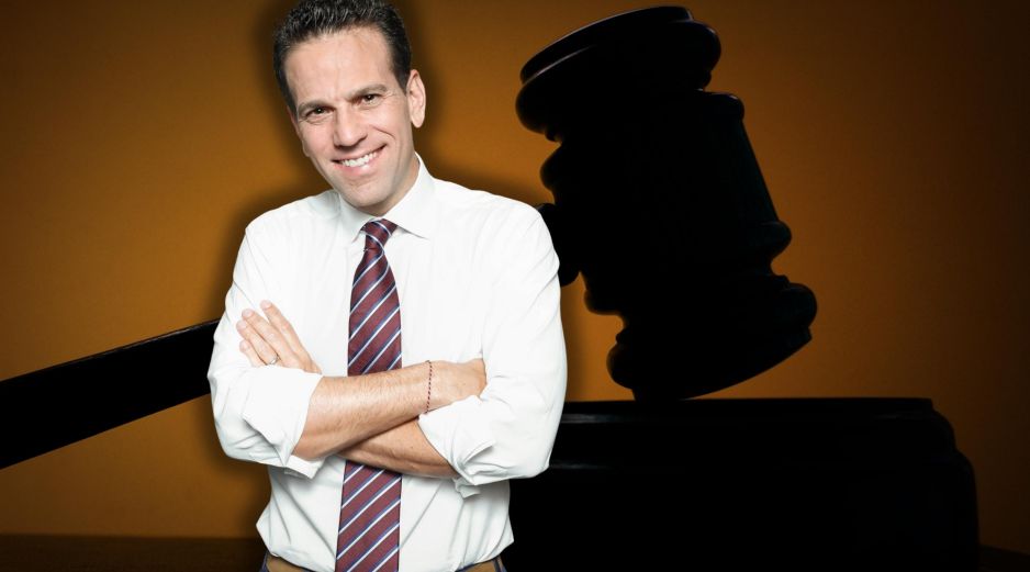 Carlos Loret de Mola plantea que en los gobiernos de la 4T existe una regla no escrita en la que los responsables de menor jerarquía enfrentan procesos penales, mientras que sus superiores quedan al margen de las consecuencias judiciales. ESPECIAL / SUN y CANVA