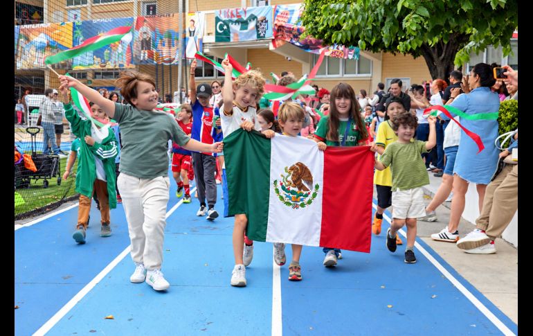 Desfile de banderas. GENTE BIEN JALISCO / C. Jimeno