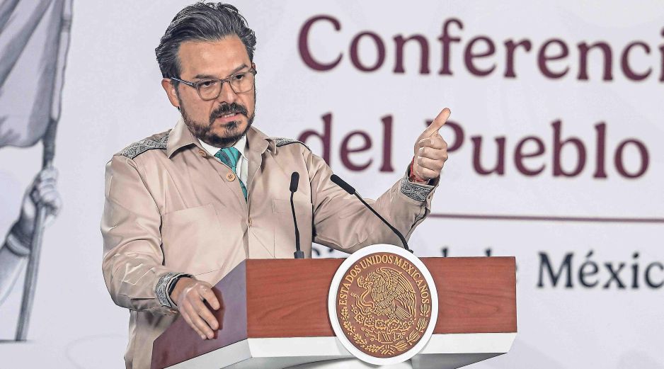 Zoé Robledo explicó que el incremento se divide en un 4% al salario base y otro 4% a una prestación destinada al pago de vivienda. SUN / ARCHIVO