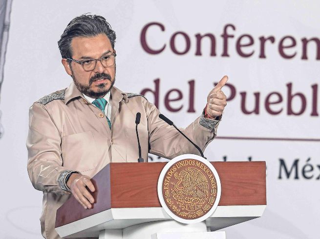 Zoé Robledo explicó que el incremento se divide en un 4% al salario base y otro 4% a una prestación destinada al pago de vivienda. SUN / ARCHIVO