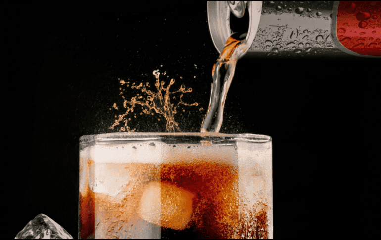 La nueva lata de 355 mililitros amplía las alternativas dentro del mercado de bebidas alcohólicas preparadas y lleva a un formato listo para tomar una combinación que habitualmente se sirve en bares, restaurantes y reuniones. UNPSLASH