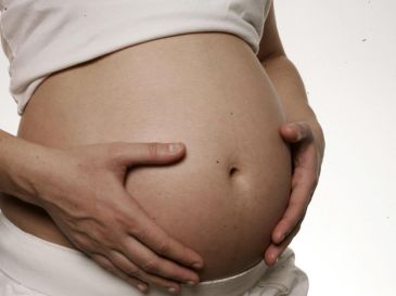 La Organización Mundial de la Salud recomienda, esperar un mínimo de 24 meses tras el parto de un bebé vivo antes de concebir otro hijo, tanto por el bien de la madre como del niño. EFE/Z. Mo