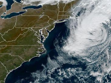 "Josephine" registraba vientos máximos sostenidos de 100 kilómetros por hora la tarde de este jueves. EFE/NOAA-NHC