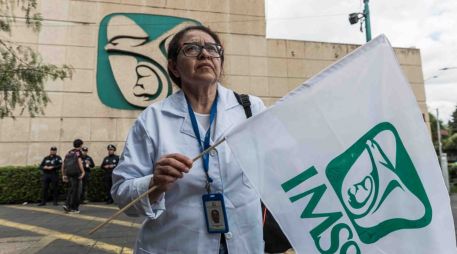 De acuerdo con manifestantes del IMSS, a partir de la próxima semana podrían comenzar los bloqueos intermitentes en Ciudad de México. SUN/Y. Osnaya