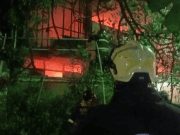 Al lugar acudieron elementos del Heroico Cuerpo de Bomberos, Protección Civil y Policía Auxiliar de la alcaldía, quienes realizaron labores para sofocar el incendio y resguardar la zona. ESPECIAL