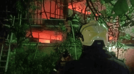 Al lugar acudieron elementos del Heroico Cuerpo de Bomberos, Protección Civil y Policía Auxiliar de la alcaldía, quienes realizaron labores para sofocar el incendio y resguardar la zona. ESPECIAL