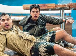 Benny Emmanuel y Kristyan Ferrer, en una escena de la película “Contra el huracán”. CORTESÍA