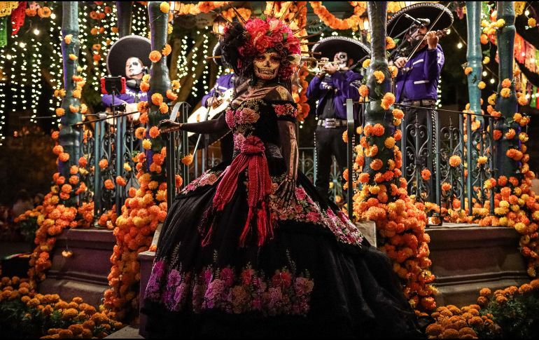 El Día de Muertos es una festividad reconocida y celebrada por mexicanos y extranjeros, por lo que te compartimos algunos de los eventos que invitan a vivir la magia y el espíritu (o los espíritus) del 2 de noviembre. EL INFORMADOR / ARCHIVO
