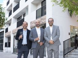Mauricio Moncada, Anhuar Farah y Adrián Moncada de Wellness Capital durante la inauguración de Torre Casa Pavo. GENTE BIEN JALISCO / Revista del 23 de octubre 2026