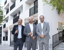 Mauricio Moncada, Anhuar Farah y Adrián Moncada de Wellness Capital durante la inauguración de Torre Casa Pavo. GENTE BIEN JALISCO / Revista del 23 de octubre 2026
