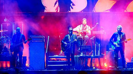 La noche terminó entre aplausos, con las melodías todavía presentes en la memoria de los asistentes y el reconocimiento a uno de los grandes arquitectos sonoros del rock. EL INFORMADOR / J. ACOSTA