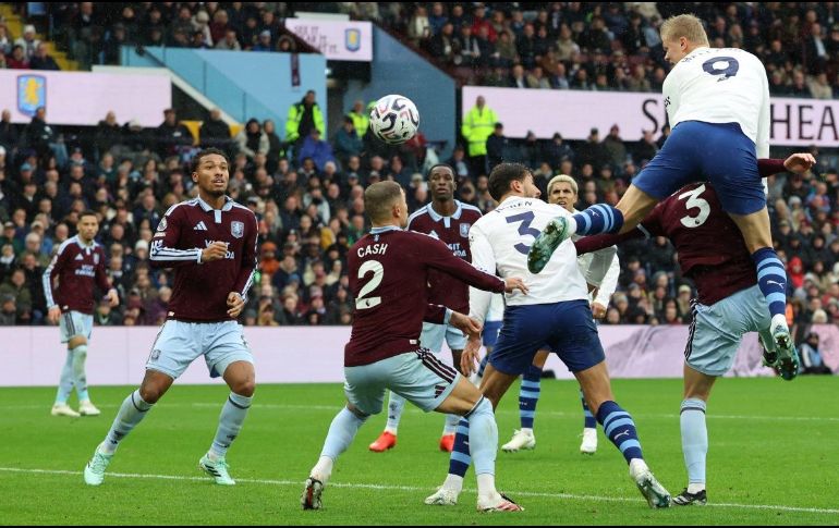 Pese a la derrota, el club del norte de Inglaterra, amenazado con duras sanciones en un caso de fraude financiero, conserva el liderato de la Premier League con 21 puntos. AFP / D. Staples