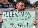 Los vecinos refirieron que las pipas del ayuntamiento están llegando, pero no alcanzan a completar su suministro de agua. EL INFORMADOR/A. Navarro