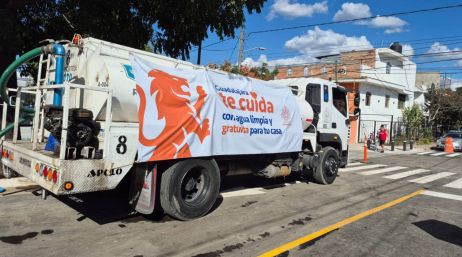 El Ayuntamiento tapatío señaló que las entregas de agua con pipas continuarán todos los días para atender las solicitudes ciudadanas. ESPECIAL