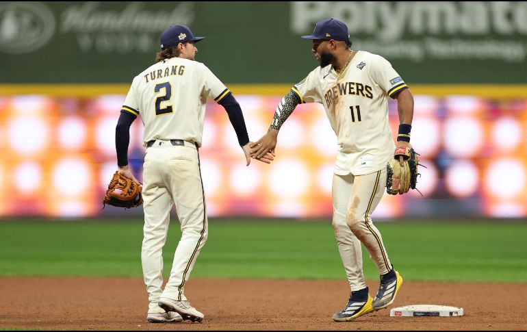 Brewers remontaron una desventaja de cuatro carreras para vencer 5-4 a los Rays y ampliar su ventaja en la Serie Mundial. AFP.