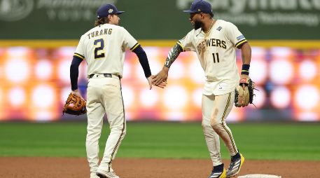 Brewers remontaron una desventaja de cuatro carreras para vencer 5-4 a los Rays y ampliar su ventaja en la Serie Mundial. AFP.