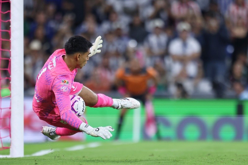 Un penal para Rayados marcó el primer tiempo del encuentro entre Chivas y Monterrey. IMAGO7