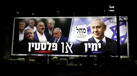 Un cartel electoral con la imagen del primer ministro israelí, Benjamin Netanyahu. EFE/EPA/A. Safadi