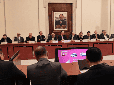 Mientras las movilizaciones se realizan, empresas del sector se encuentran reunidas en la Secretaría de Gobernación. X / @rosaicela_
