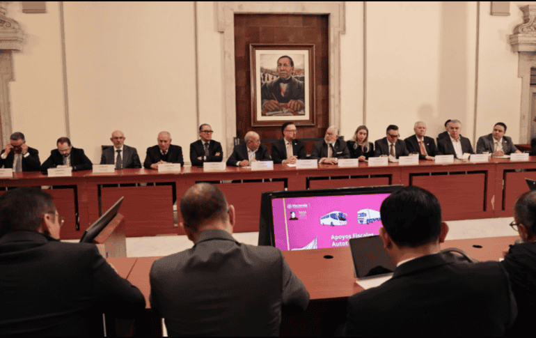 Mientras las movilizaciones se realizan, empresas del sector se encuentran reunidas en la Secretaría de Gobernación. X / @rosaicela_