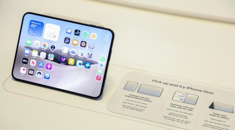 Este nuevo teléfono inteligente, cuyo precio inicial es de 1,999 dólares, cuenta con una pantalla plegable de 7.6 pulgadas que, al cerrarse, reduce su tamaño a unas 5.4 pulgadas, similar al de un pasaporte. EFE/S. Yenesel.