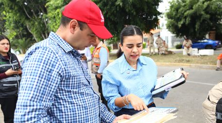 Equipos municipales trabajan en la distribución de agua mediante pipas a los domicilios de las familias afectadas. CORTESÍA