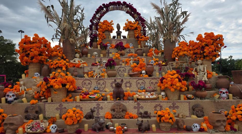 Por el andador hasta Plaza de las Américas se encuentran el tradicional altar de muertos. GOBIERNO DE ZAPOPAN