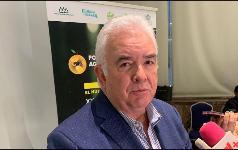 Luis Fernando Haro, director del Consejo Nacional Agropecuario atendiendo a medios. EL INFORMADOR / O. González