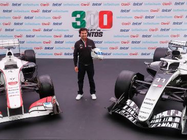 Sergio Pérez presentó el casco que utilizará durante el Gran Premio de México 2026, con un diseño alusivo a sus 300 carreras en la Fórmula 1. EFE / I. Esquivel