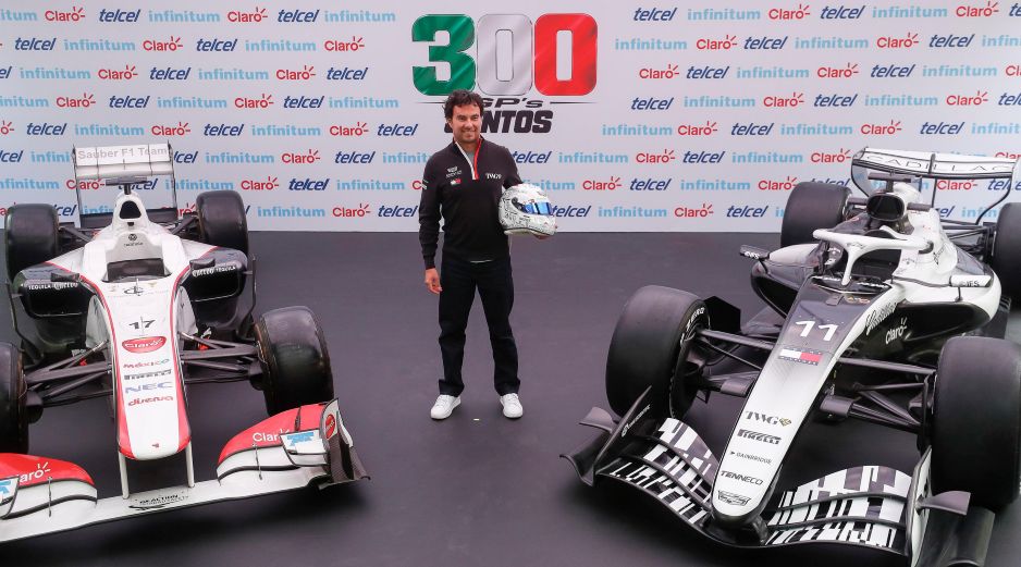 Sergio Pérez presentó el casco que utilizará durante el Gran Premio de México 2026, con un diseño alusivo a sus 300 carreras en la Fórmula 1. EFE / I. Esquivel