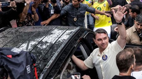 La Policía Federal de Brasil canceló los pasaportes de Flávio Bolsonaro; sin embargo, diversos reportes señalan que ya habría viajado a EU. EFE / ARCHIVO